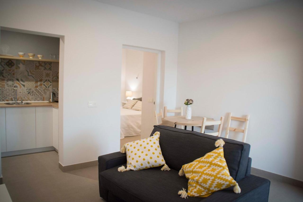Apartamentos Madreselva Fernan Perez エクステリア 写真